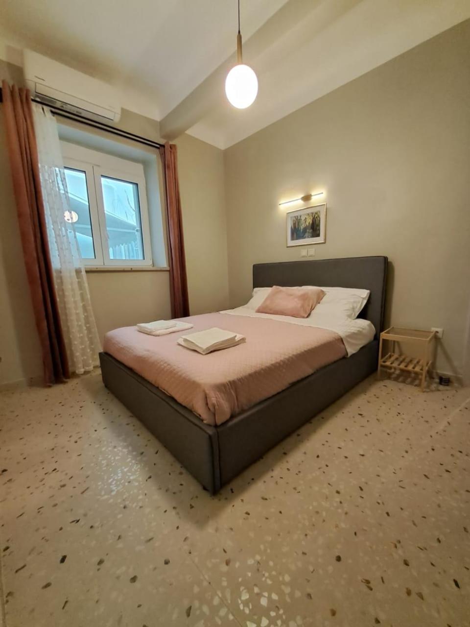 Apartament Aiolos Kolonaki 8 Near Hilton Ateny